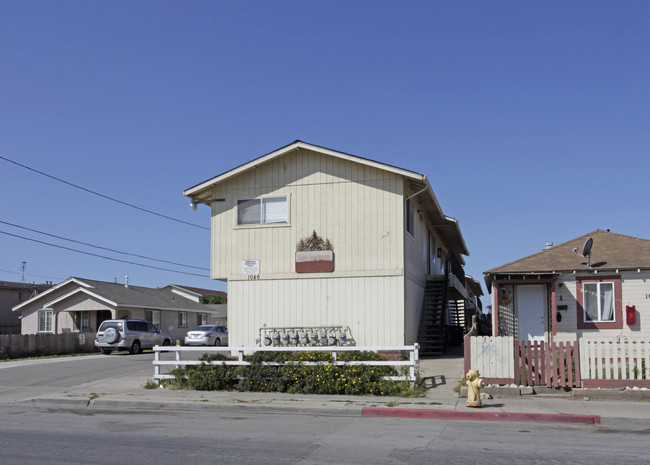 1046 E Laurel Dr in Salinas, CA - Foto de edificio - Building Photo