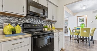 Parc Plaza Apartments in Euless, TX - Building Photo