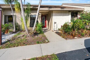3068 S Oakland Forest Dr in Oakland Park, FL - Building Photo