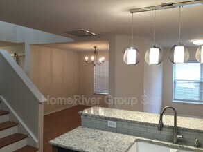 802 Amber Knoll in San Antonio, TX - Building Photo - Building Photo