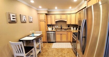 986 Millpond Rd, Unit H in Valparaiso, IN - Building Photo - Building Photo