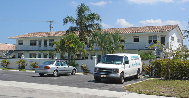 Dot Apartments in Pompano Beach, FL - Building Photo - Building Photo