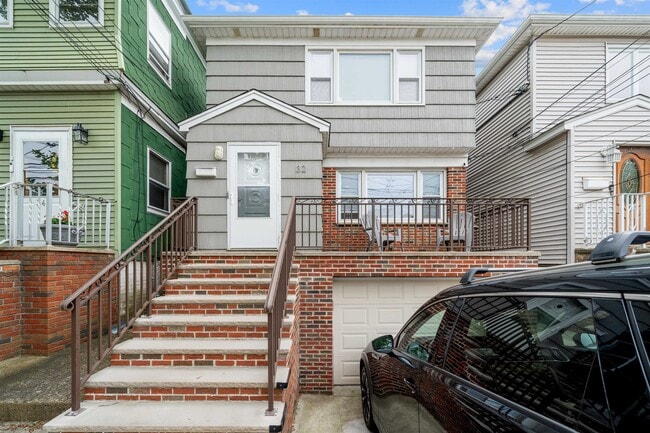 property at 32 E 36th St