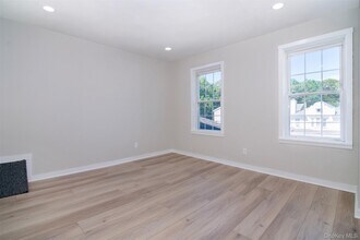 57 Sterling Ave in Harrison, NY - Building Photo - Building Photo