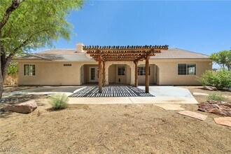6171 Starlight Dr in Las Vegas, NV - Building Photo - Building Photo