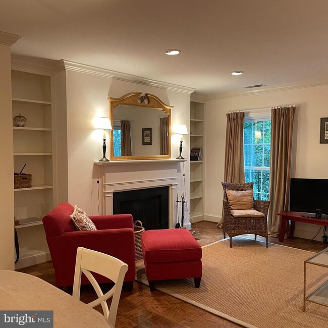 property at 3221 Sutton Pl NW