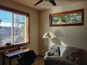 660 Telegraph Rd, Unit 201 in Bellingham, WA - Building Photo - Building Photo