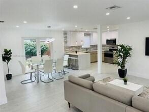 2802 Jackson St in Hollywood, FL - Building Photo - Building Photo