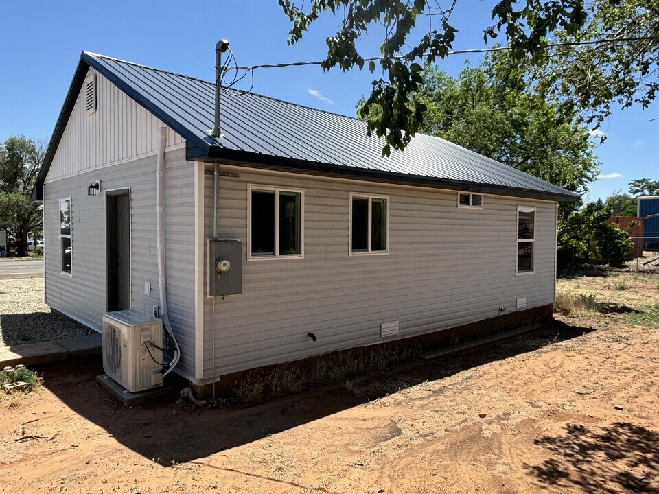 93 E 400 S in Blanding, UT - Building Photo