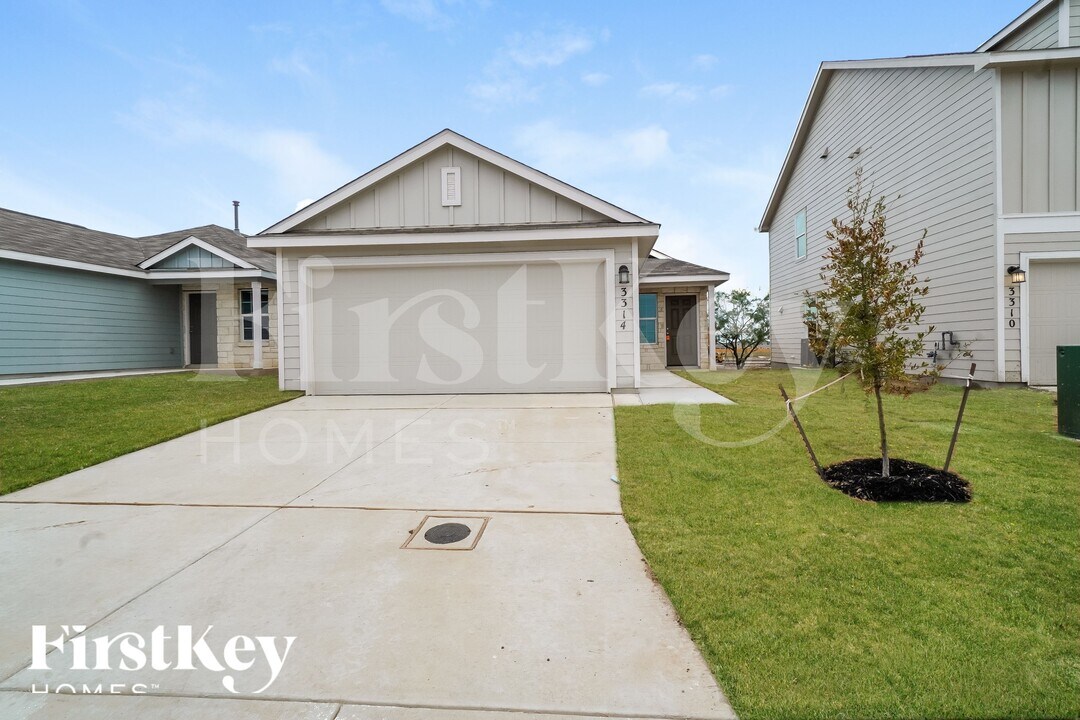 3314 Carducci Dr, Unit 0114 in Converse, TX - Building Photo