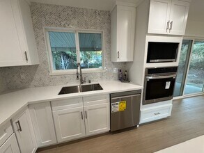 10839 Fellows Ave in Pacoima, CA - Building Photo - Building Photo