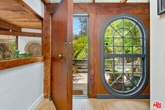 516 Latimer Rd in Santa Monica, CA - Building Photo - Building Photo