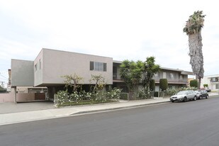 3102 S Canfield Ave in Los Angeles, CA - Building Photo