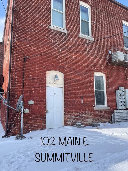 102 N Main St in Summitville, IN - Building Photo