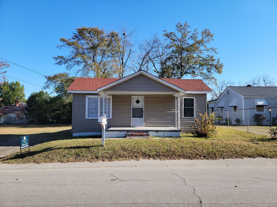 126 Upper Muller St in St Matthews, SC - Building Photo