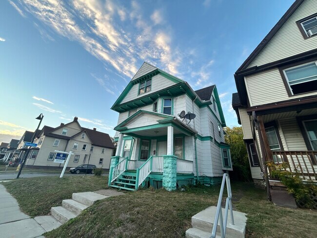 1322 E Main St in Rochester, NY - Building Photo - Building Photo