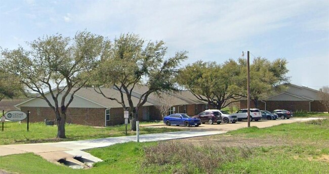 1000 S 8th St in Buckholts, TX - Foto de edificio - Building Photo