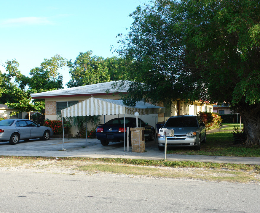 1271 NE 111th St in Miami, FL - Building Photo