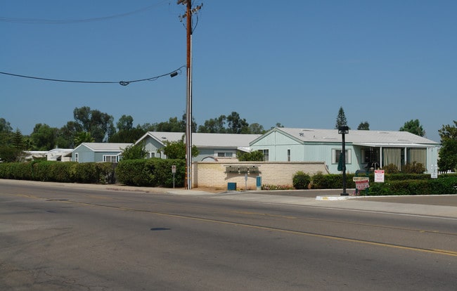 Greenfield Mobile Home Estates in El Cajon, CA - Foto de edificio - Building Photo