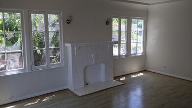 2213 Carmona Ave in Los Angeles, CA - Building Photo - Building Photo