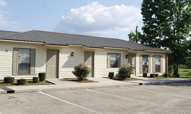 9 Camellia Dr in Brantley, AL - Building Photo - Building Photo