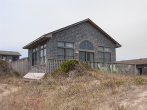 40398 N Beachcomber Dr in Avon, NC - Building Photo - Building Photo