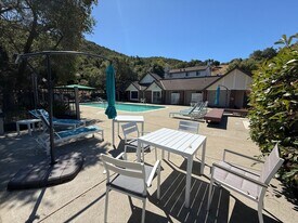 30 Woodstock Ct in San Rafael, CA - Building Photo