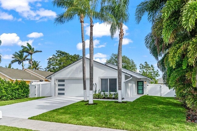 719 NE 9th Ave in Boynton Beach, FL - Building Photo - Building Photo