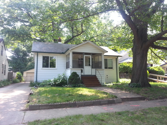 property at 904 N Maple Ave