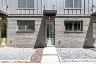 912 Brees Ct, Unit 1 in Atlanta, GA - Building Photo - Building Photo