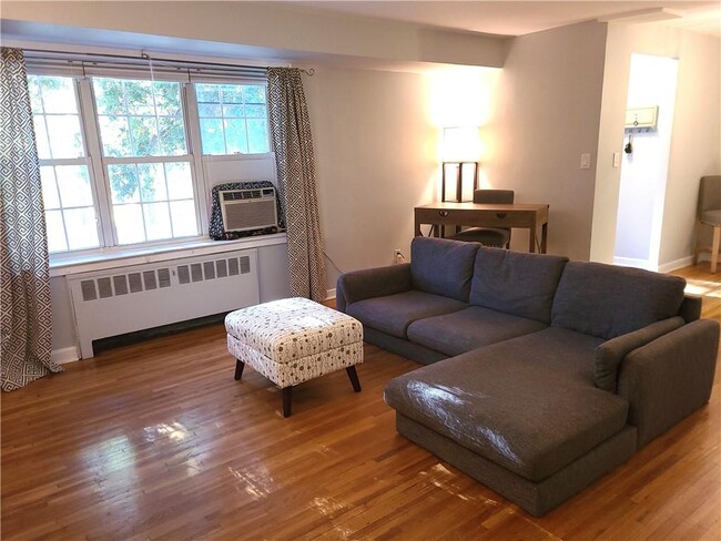 25 Fieldstone Dr in Hartsdale, NY - Foto de edificio - Building Photo