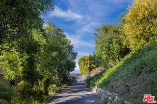 11775 Laurelwood Dr in Los Angeles, CA - Building Photo - Building Photo