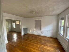 86 Beechcroft St, Unit 2 in Boston, MA - Foto de edificio - Building Photo