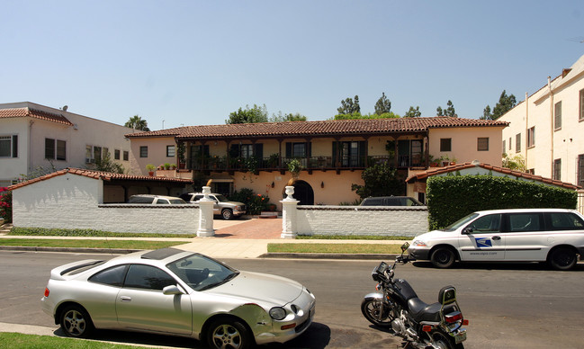 The Villa De La Fuente in Los Angeles, CA - Foto de edificio - Building Photo