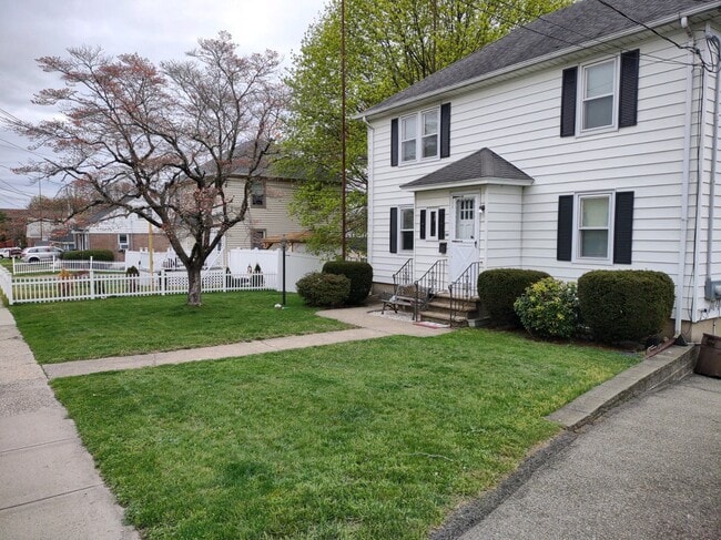 432 Knowlton St, Unit 1