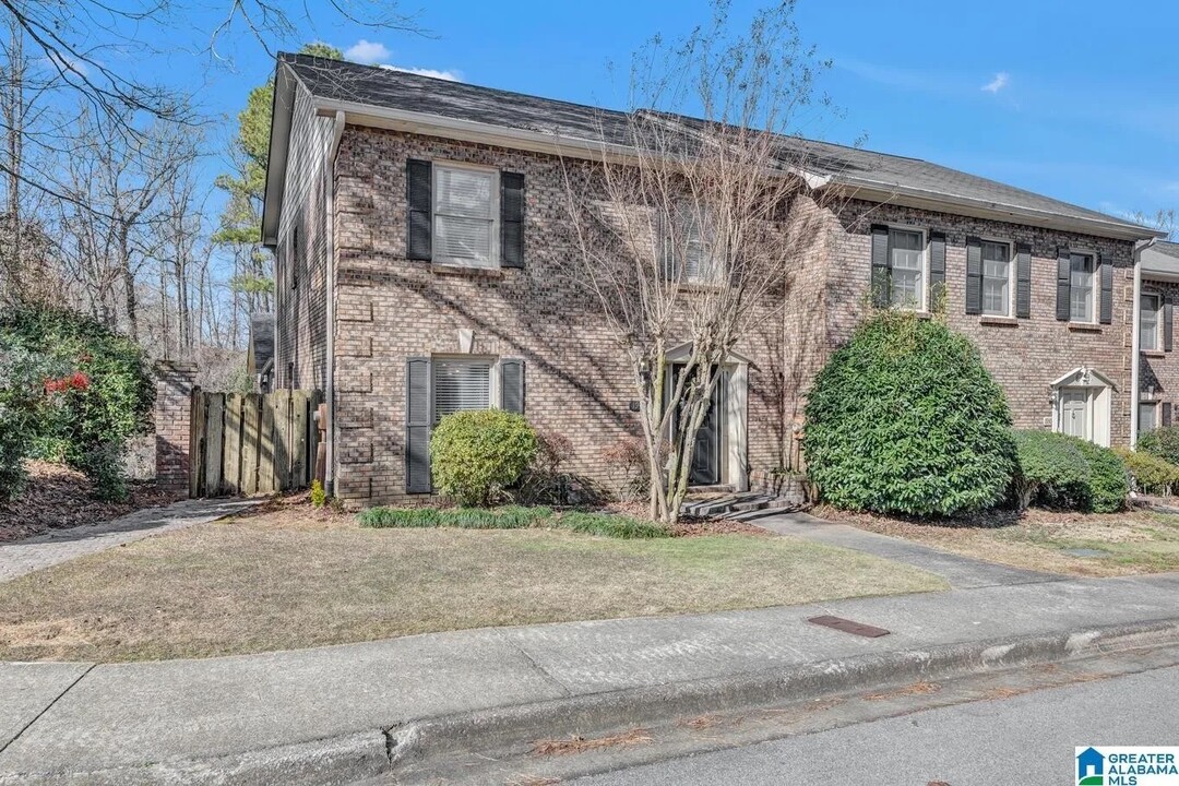 1934 Mountain Laurel Ln in Hoover, AL - Building Photo