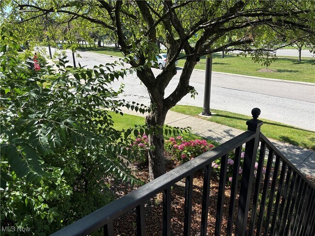 8628 Chester Pkwy in Cleveland, OH - Foto de edificio - Building Photo