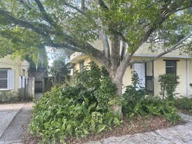 1130 N Federal Hwy, Unit 1 in Lake Worth Beach, FL - Building Photo