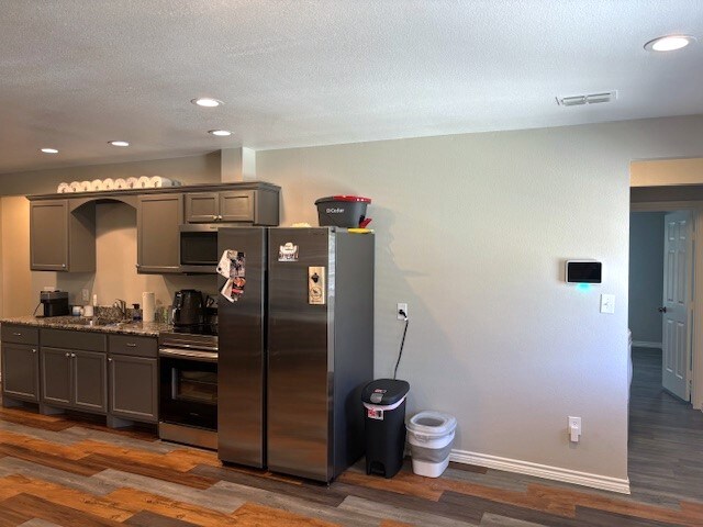 Room in Duplex on Quinn St in Dallas, TX - Building Photo - Building Photo