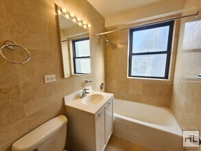 Fourth Avenue in New York, NY - Building Photo - Building Photo