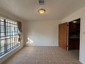 7325 Ley Rd in Houston, TX - Building Photo - Building Photo