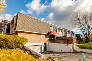 5893 Centennial Av in Côte-St-Luc, QC - Building Photo