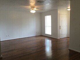 2414 Pecan Ridge Dr in Bryan, TX - Building Photo