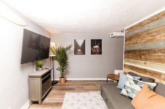 539 Paines Ave NW, Unit #2 in Atlanta, GA - Foto de edificio - Building Photo