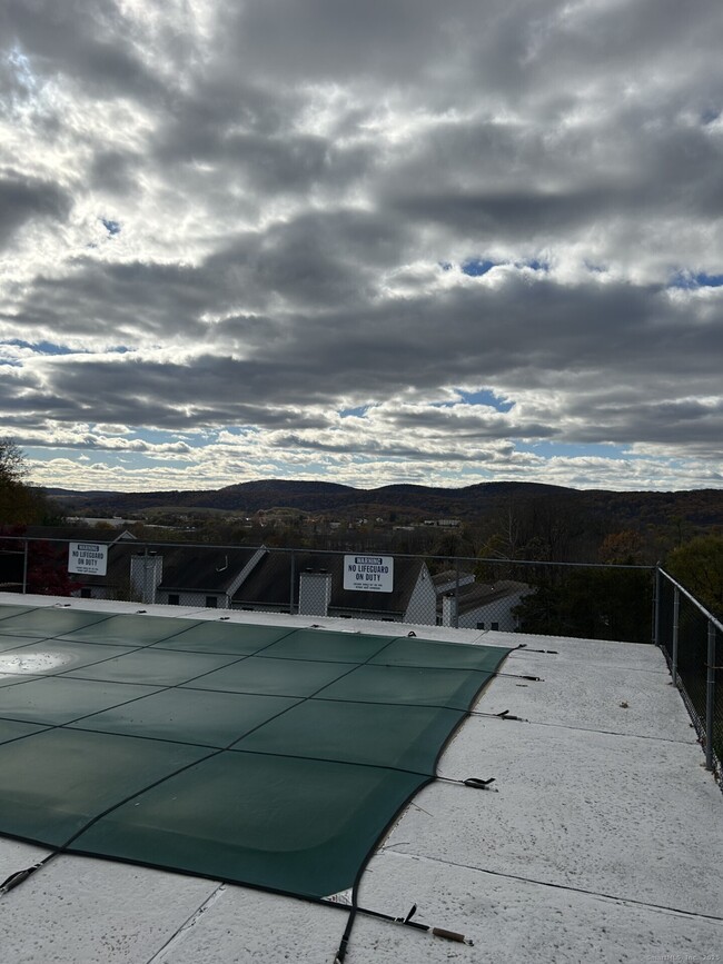 42 Valley Dr in New Milford, CT - Building Photo - Building Photo