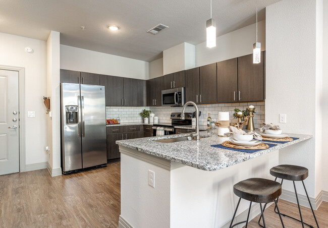 Olympus Hudson Oaks in Hudson Oaks, TX - Foto de edificio - Building Photo