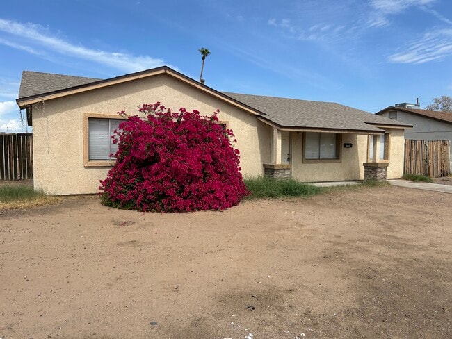 7132 W Devonshire Ave in Phoenix, AZ - Foto de edificio - Building Photo