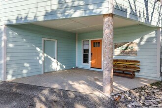 1433 Riviera Dr, Unit 5201-2D in Canyon Lake, TX - Building Photo - Building Photo