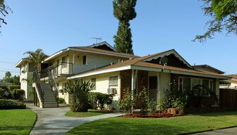 608 W Bellevue Dr in Anaheim, CA - Building Photo
