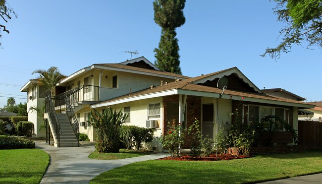 608 W Bellevue Dr in Anaheim, CA - Building Photo - Building Photo